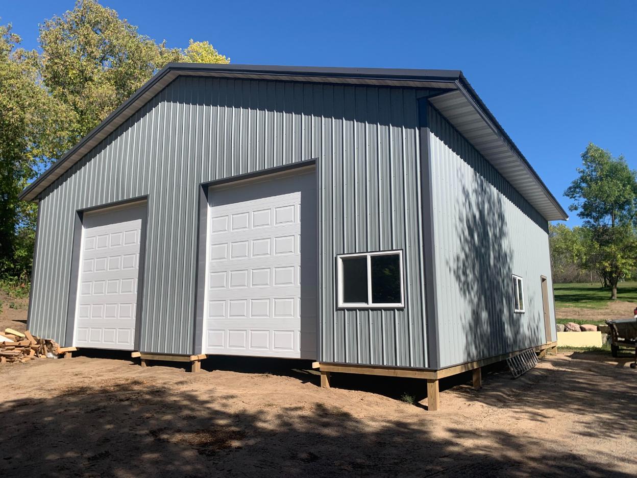 Garage construction and pole shed project by Looman Construction Garage construction and pole shed project by Looman Construction